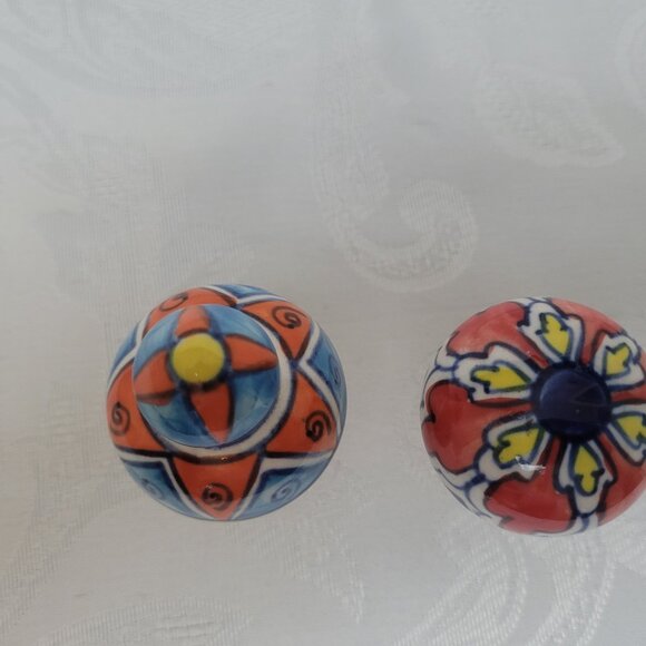 Ceramic Wine Bottle Cork Bottle Stopper Hand Painted Set of 2 - Picture 2 of 6